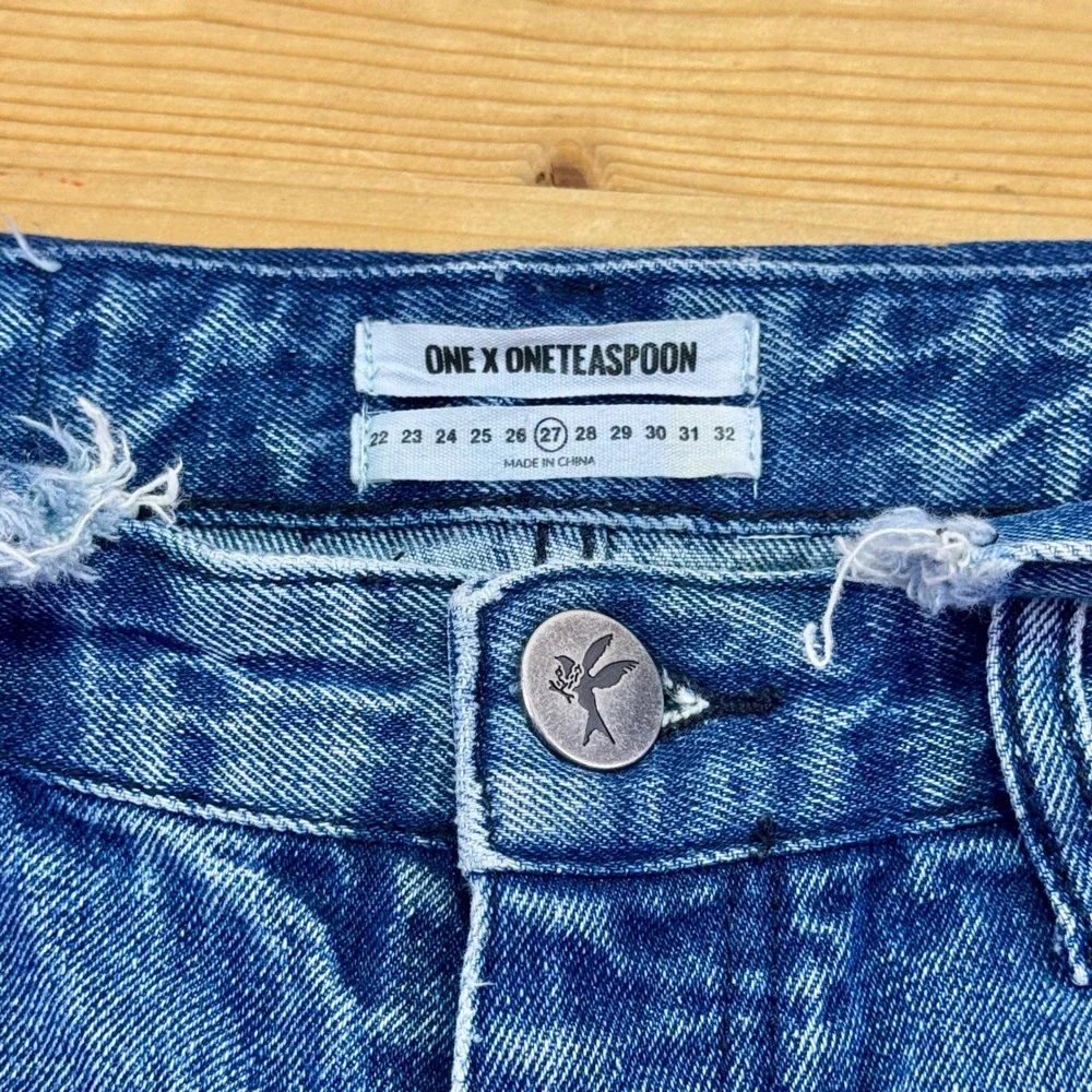 One x OneTeaspoon Bandits Denim Shorts Size 27‎ Distressed High Rise Cutoff